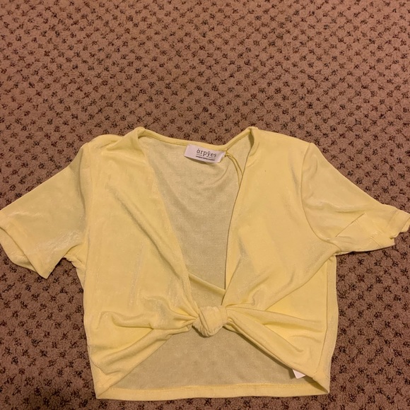 arpyes yellow crop tie top 💛⭐️🌟🌻 - Picture 1 of 3